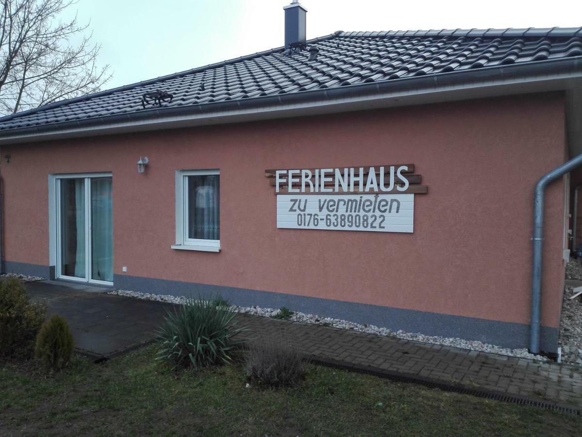Am Bahnhof Apartment Werneuchen Exterior photo